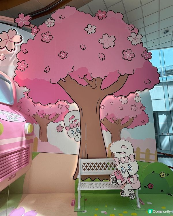 馬鞍山廣場有好可愛嘅打卡熱點地方，全場粉紅色，好夢幻，呢度又...