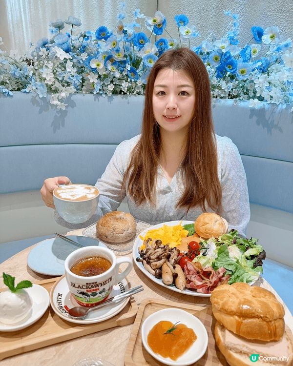 平時都好少去開灣仔食嘢啊，今次經過見到一間純白色拱門透明玻璃...