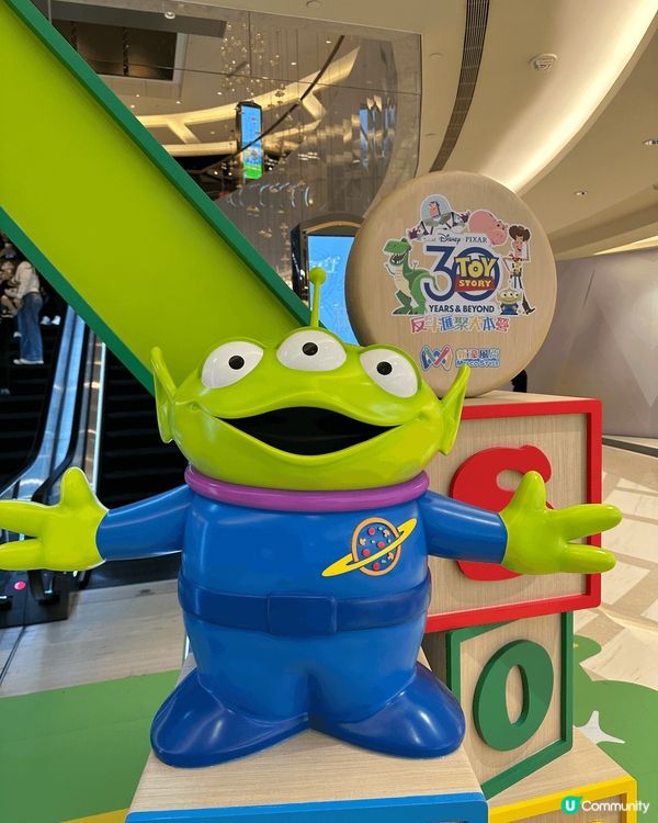 胡迪、巴斯光年與玩具老友記主題裝置登陸新濠影滙，共同慶祝《反...