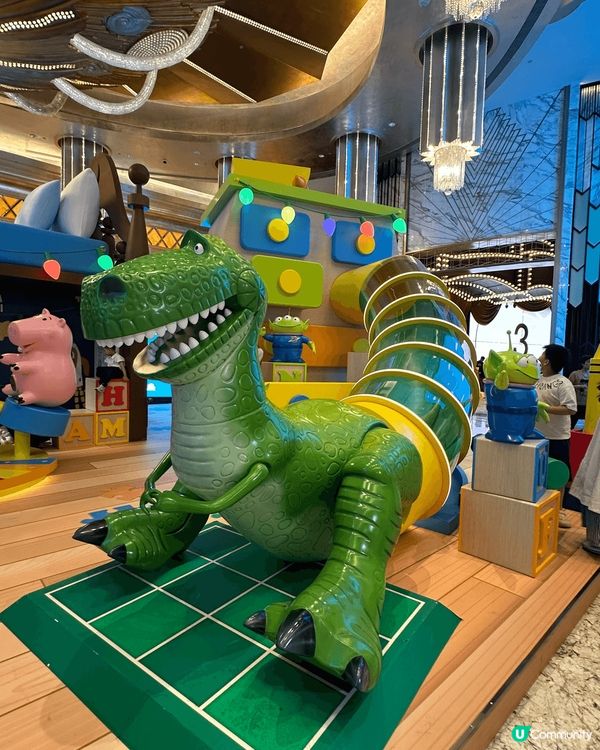 胡迪、巴斯光年與玩具老友記主題裝置登陸新濠影滙，共同慶祝《反...