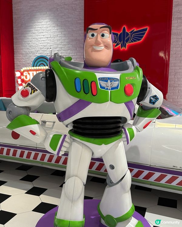 胡迪、巴斯光年與玩具老友記主題裝置登陸新濠影滙，共同慶祝《反...