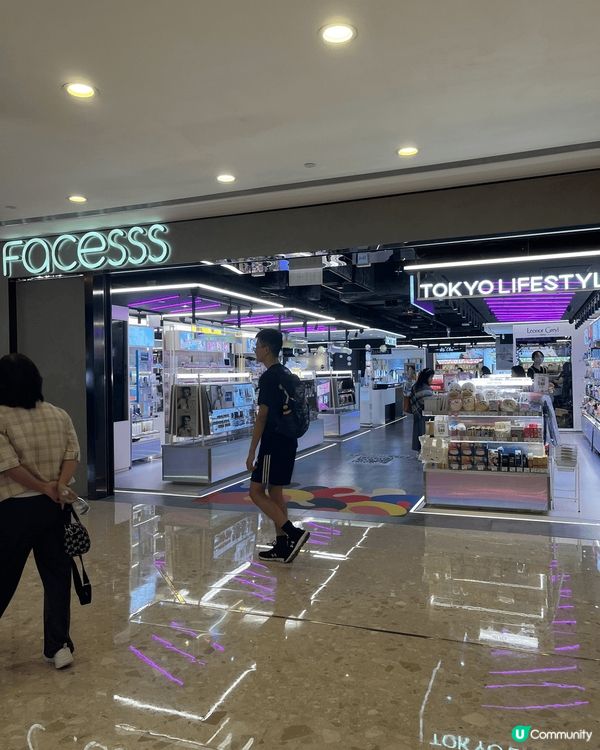 尖沙咀海港城的Facesss集合了很多不同的美妝品牌，也有不...