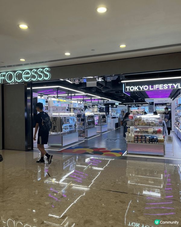 尖沙咀海港城的Facesss集合了很多不同的美妝品牌，也有不...
