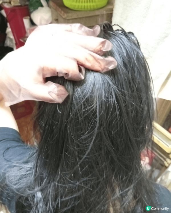 現代都巿人面對高樓價和工作上壓力，頭上白髮日漸增多，予人看起...