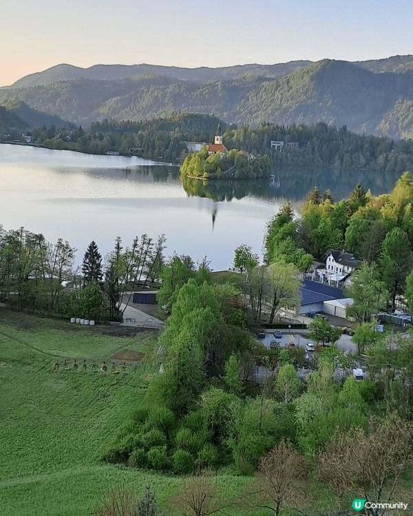 斯洛文尼亞嘅碧湖（Lake Bled),這湖中小島猶如給碧湖...