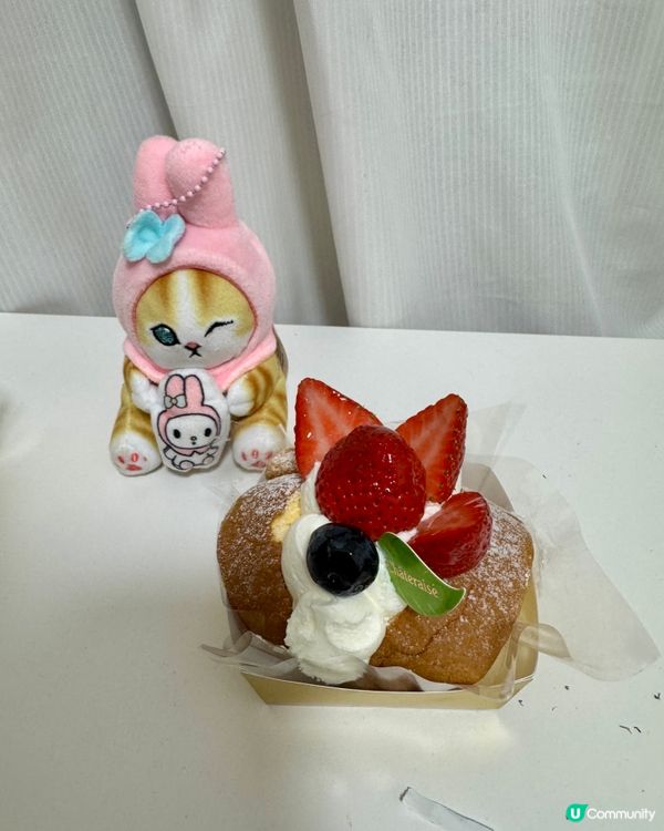 【 Happy Friday😍】 士多啤梨忌廉堂島卷 🍰