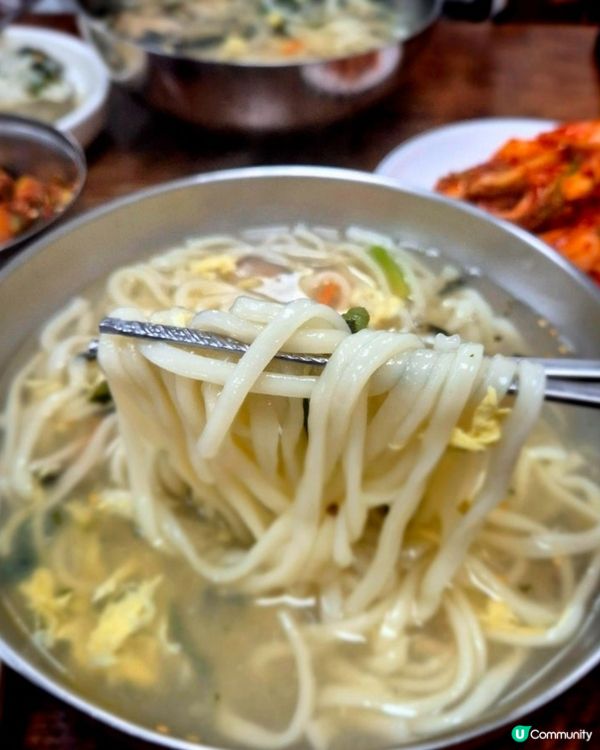 🇰首爾必食刀削麵推薦！海鮮湯底超鮮甜，餃子仲好Juicy！