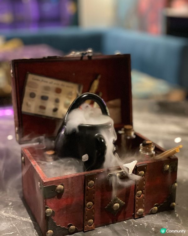 魔杖點燃、酒液變色、維港夜景！這家餐酒吧的體驗太魔幻！