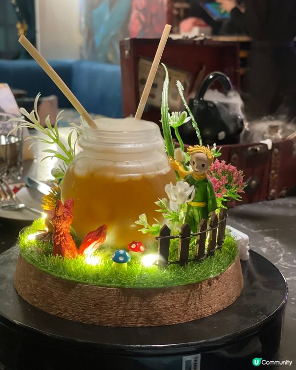 魔杖點燃、酒液變色、維港夜景！這家餐酒吧的體驗太魔幻！