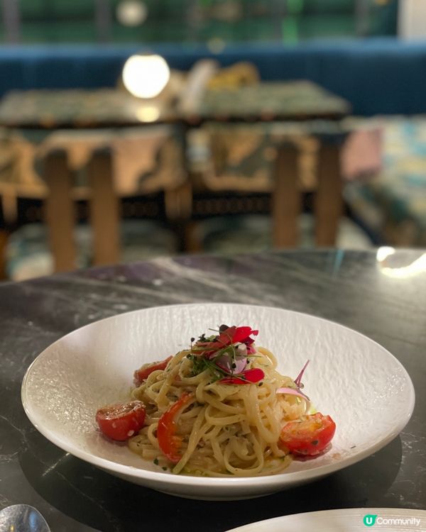 魔杖點燃、酒液變色、維港夜景！這家餐酒吧的體驗太魔幻！