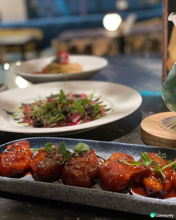 魔杖點燃、酒液變色、維港夜景！這家餐酒吧的體驗太魔幻！