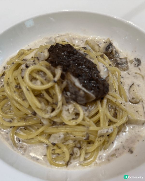 經過尖沙咀The One商場，發現有一間商舖有小丸子的打卡位...