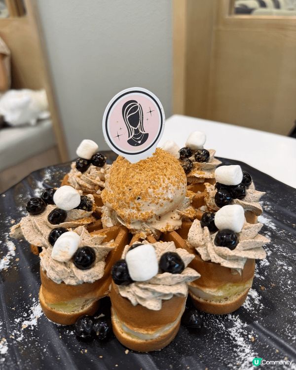 經過尖沙咀The One商場，發現有一間商舖有小丸子的打卡位...