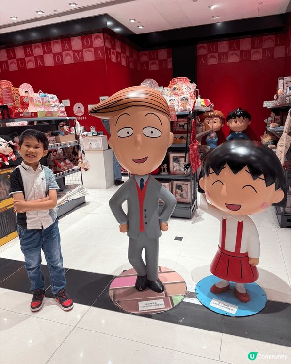 經過尖沙咀The One商場，發現有一間商舖有小丸子的打卡位...