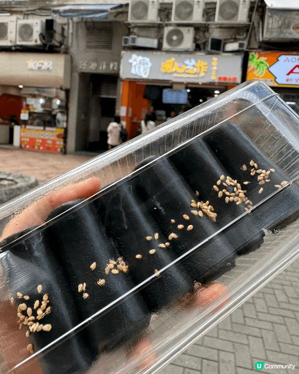 主打芝麻製品，不論菲林筒或軟雪糕，芝麻味都好濃，排隊也值得的...