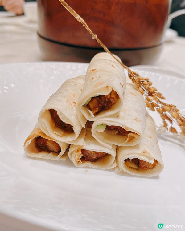 今次要介紹嘅係「綠茶」，係食杭州菜嘅餐廳，要介紹嘅係「龍井烤...