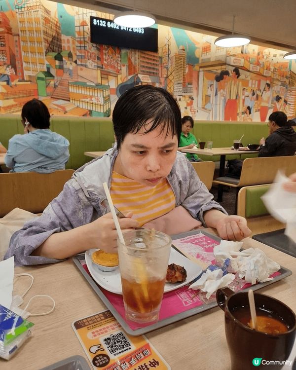 我和家人一起去酒樓飲茶和去火鍋店打便爐，很高興。