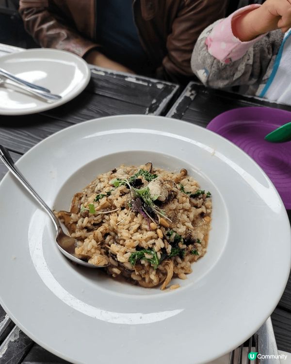 呢間位於赤柱嘅西餐廳，無論白汁野菌火腿肉意大利粉，還是意大利...