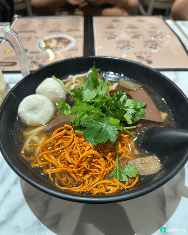 今日食左蟲草花藥膳麻油鱈魚湯包鴨血手工麵底，湯底超香濃，性價...