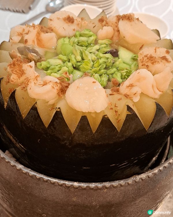 這個冬瓜蛊香港人很喜歡，因為冬瓜很可以解暑，绝對是宴會中的好...