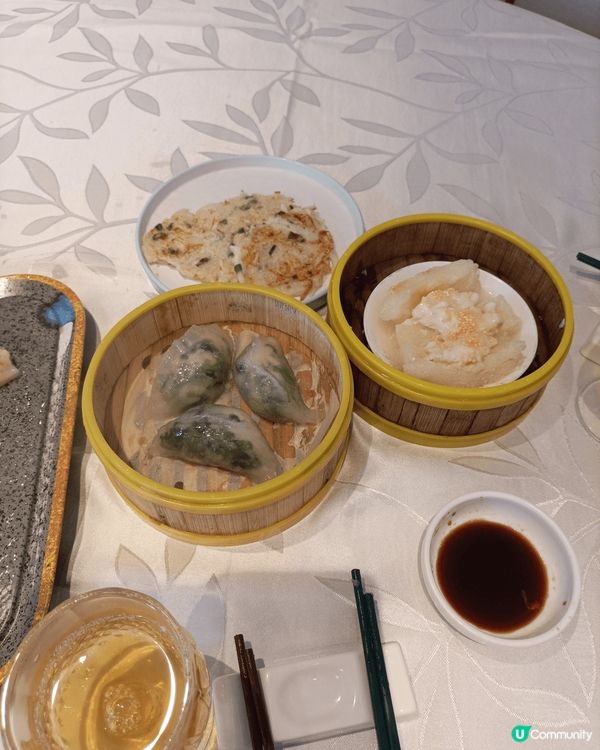 這款是龍蝦湯春巻及銀魚雞粒飯的點心,點心好味.