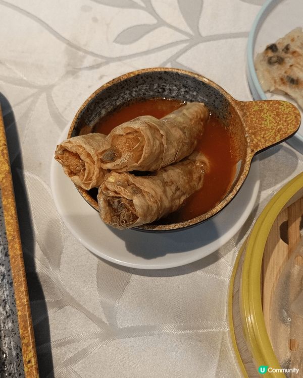 這款是龍蝦湯春巻及銀魚雞粒飯的點心,點心好味.