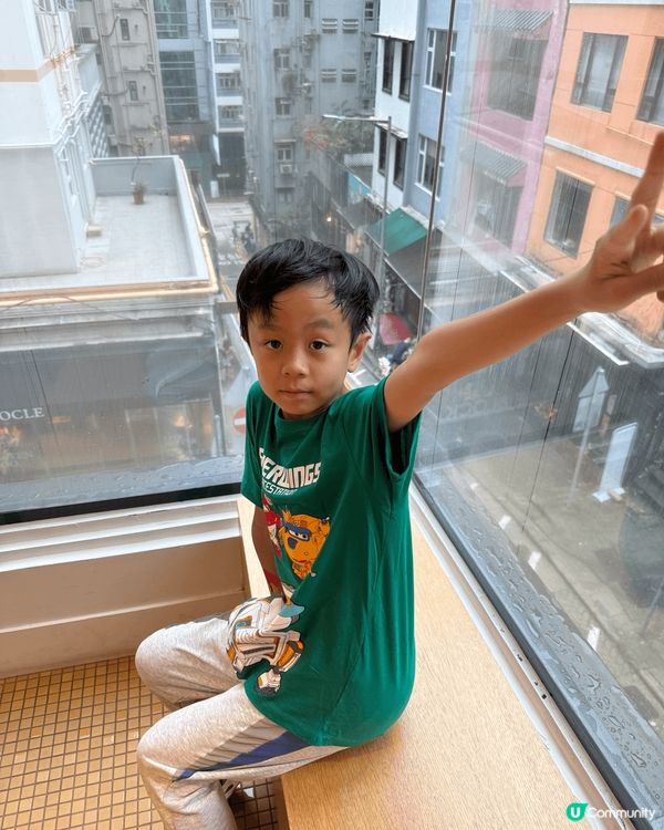 灣仔一日遊，食自助餐同埋去左一間cafe 坐下！