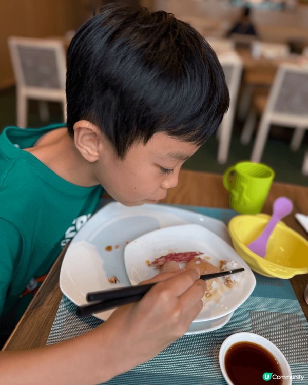 灣仔一日遊，食自助餐同埋去左一間cafe 坐下！