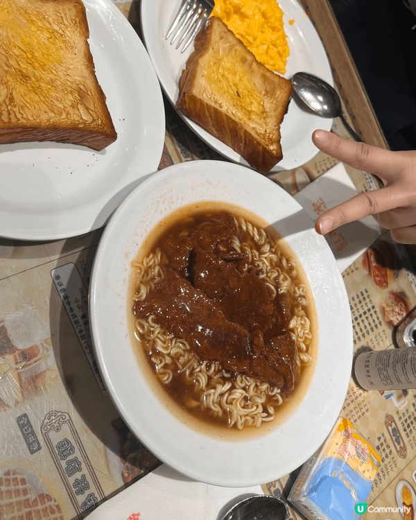 我個人比較喜歡吃湯麵類，港式美食來說，離不開茶餐廳的沙嗲牛肉...