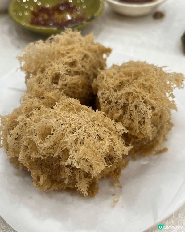 這款港式「芋頭絲酥」是經典的打卡美食！外層酥皮金黃鬆化，內餡...