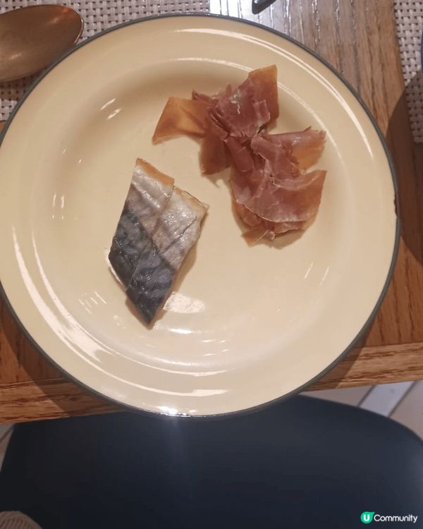 前幾天在逸東酒店吃自助餐， 估唔到有現磨嘅黑松露意粉， 超讚...