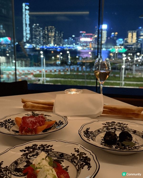 朋友生日，去左Grand Hyatt嘅意大利餐廳Grissi...