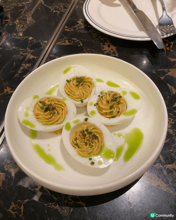 去了太古一間法國餐廳，最吸引眼球一定要打卡的就係三層的海鮮拼...