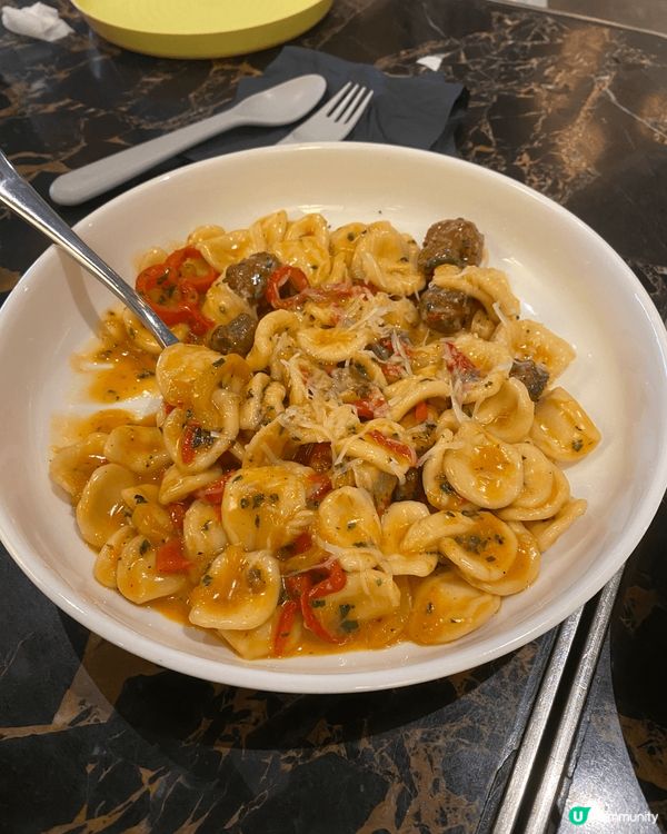 去了太古一間法國餐廳，最吸引眼球一定要打卡的就係三層的海鮮拼...