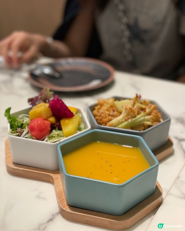 OVO CAFE——素食的高級享受，還能在花店裡用餐