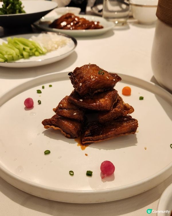 🦆🔥 花悅庭烤鴨，脆皮肉嫩，香氣四溢！