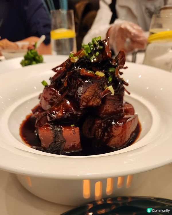 🦆🔥 花悅庭烤鴨，脆皮肉嫩，香氣四溢！