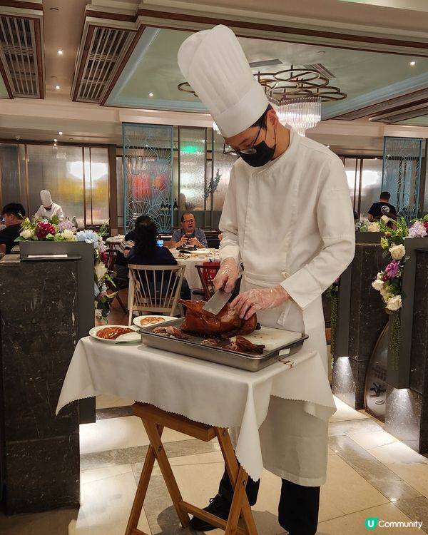 🦆🔥 花悅庭烤鴨，脆皮肉嫩，香氣四溢！