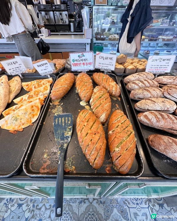 🇰🇷濟州島超人氣麵包店！蒜蓉法包控必去💥 無得輸！
