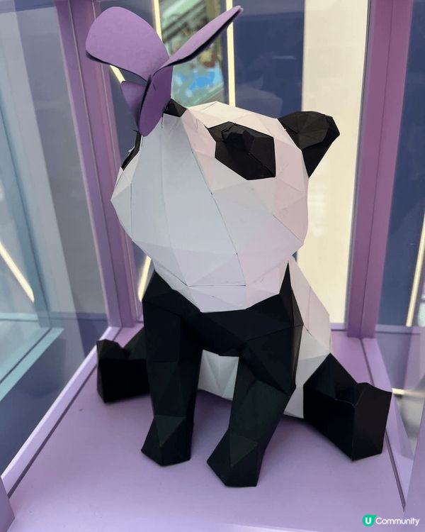 馬鞍山新港城有熊貓展覽，仲有隻10米大既熊貓公仔，打卡一流，...