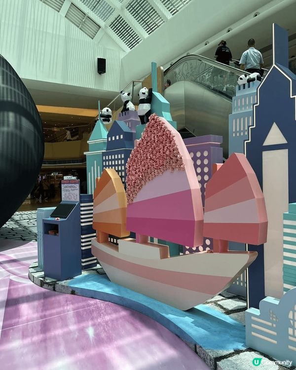 馬鞍山新港城有熊貓展覽，仲有隻10米大既熊貓公仔，打卡一流，...