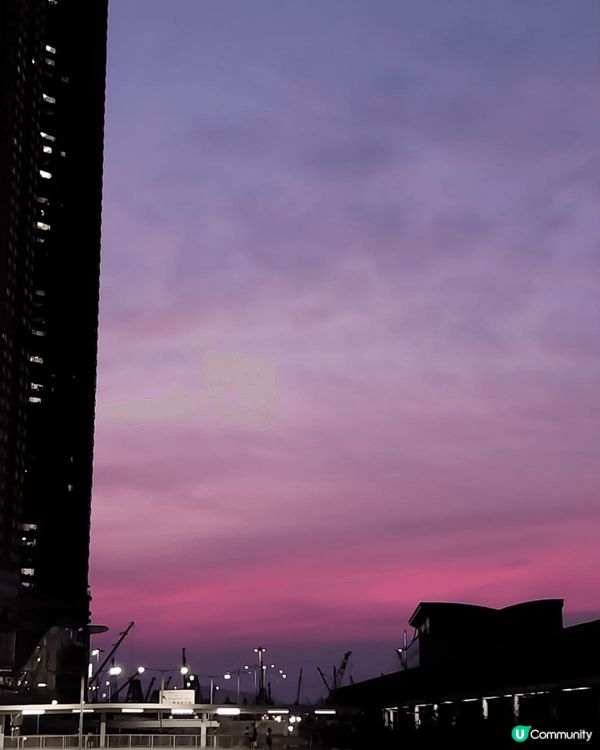 九龍站上的天橋所拍攝，短短20分鐘可以變幻莫測，很夢幻，也很...