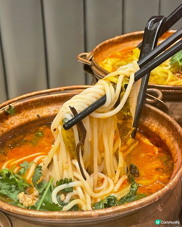 必試招牌酸辣湯底！