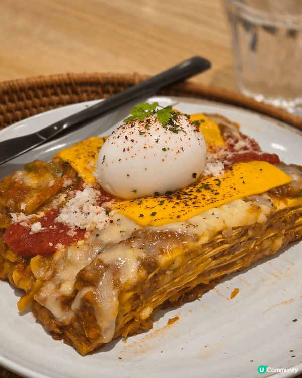 這圖片讓我想起一個簡單的浪漫回憶，那天我們在一家小咖啡館，桌...