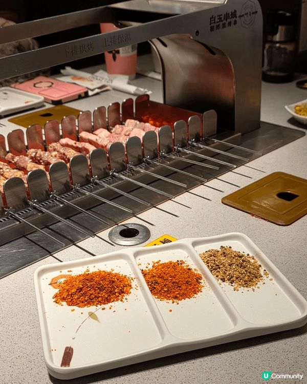 自轉碳火燒烤，串串美味