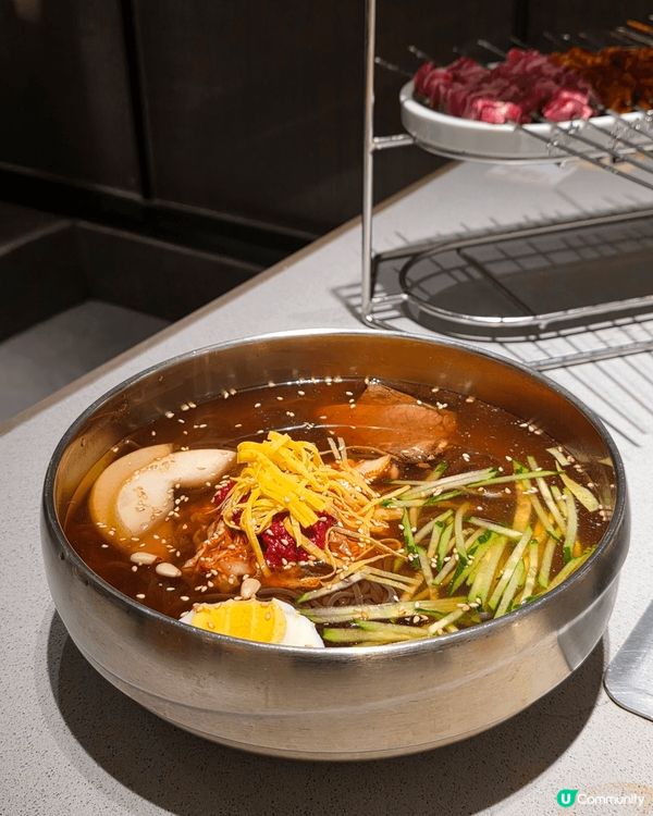 自轉碳火燒烤，串串美味