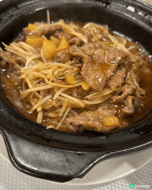 芝士焗澳洲龍蝦，厚實嘅龍蝦肉十分美味，配上芝士汁伊麵令人胃口...