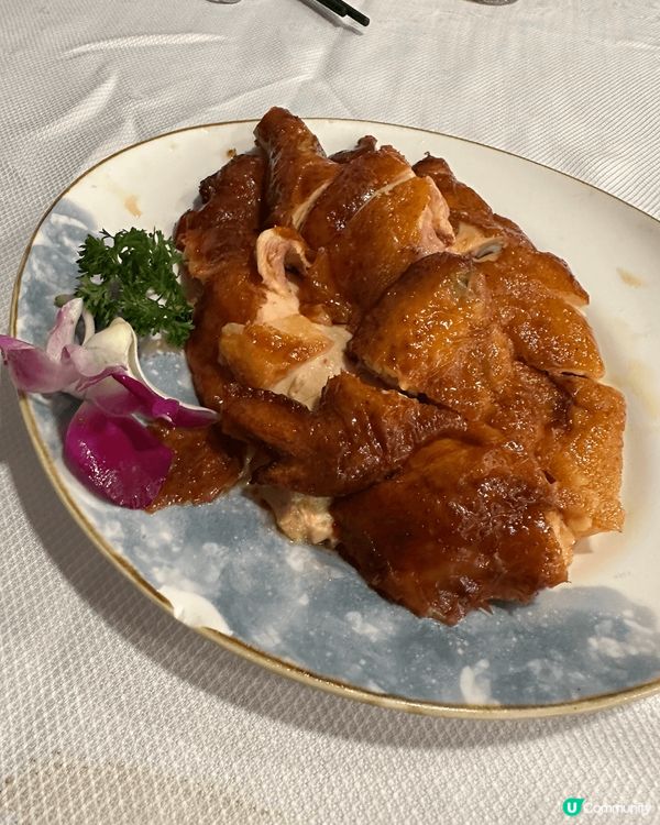 芝士焗澳洲龍蝦，厚實嘅龍蝦肉十分美味，配上芝士汁伊麵令人胃口...