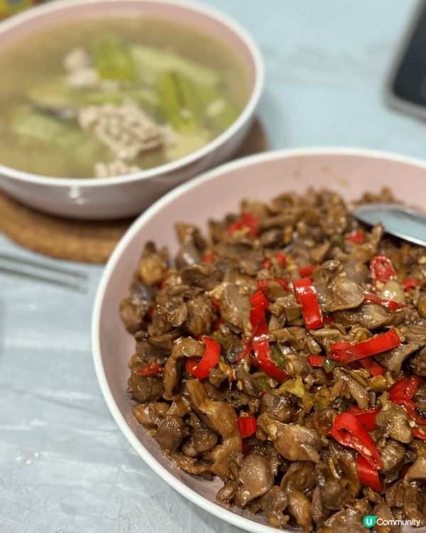 平時最鍾意就係自己一個去買送 煮飯 等另一半收工返黎食飯 好...