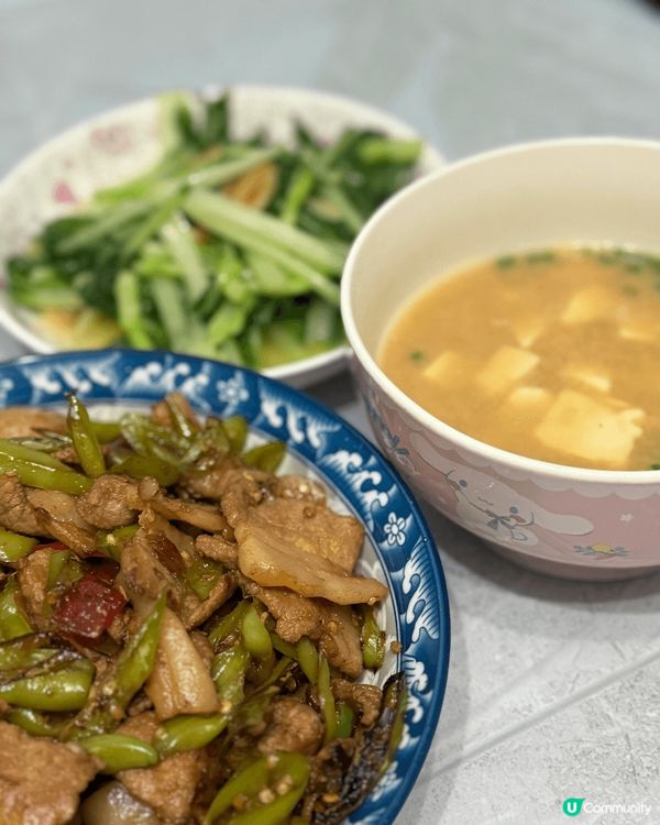 平時最鍾意就係自己一個去買送 煮飯 等另一半收工返黎食飯 好...